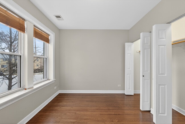 Building Photo - 9100 Lamon Ave