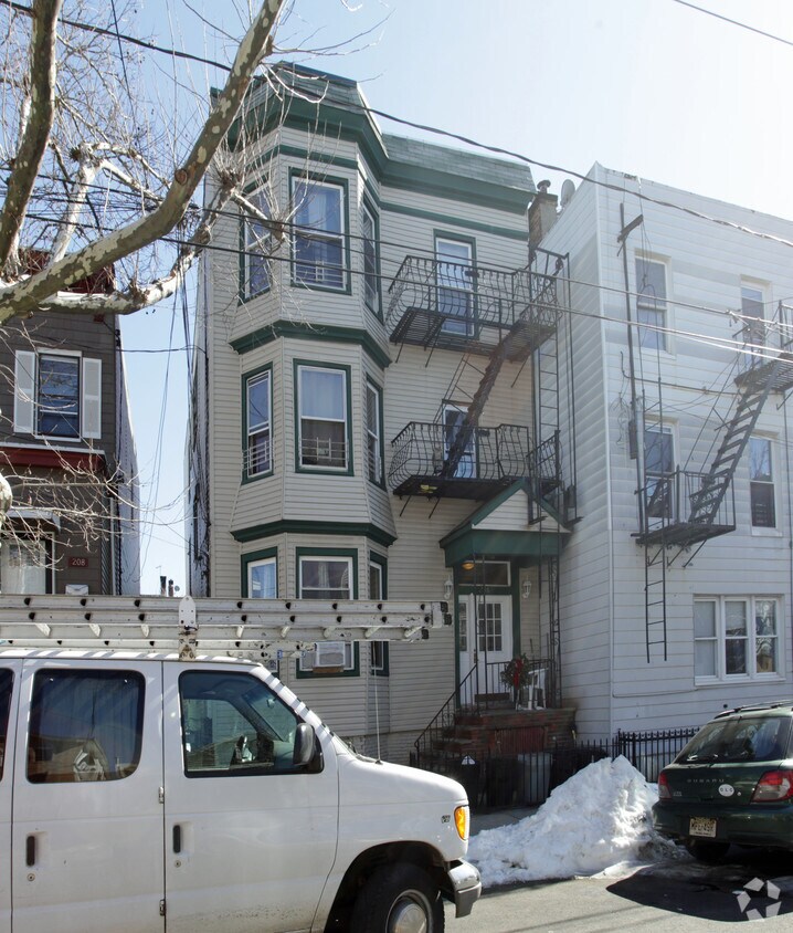 Foto del edificio - 206 New York Ave