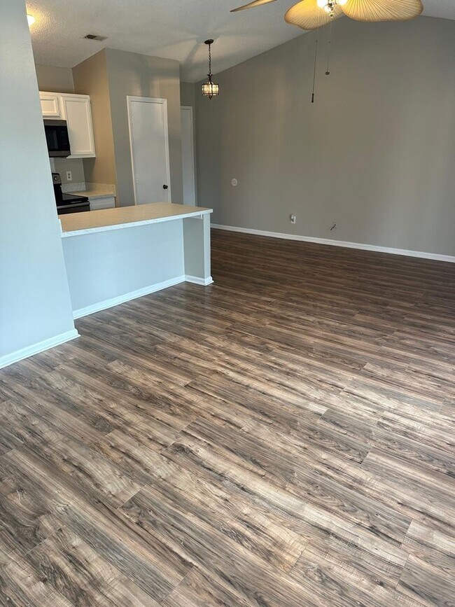 Building Photo - Charming 2BR Condo in Charlotte