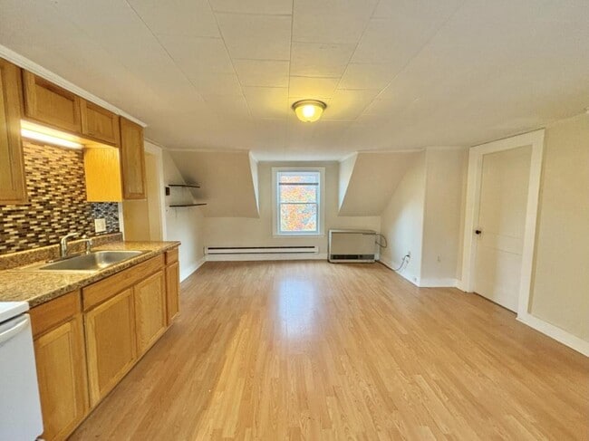Building Photo - 47 Garrison St