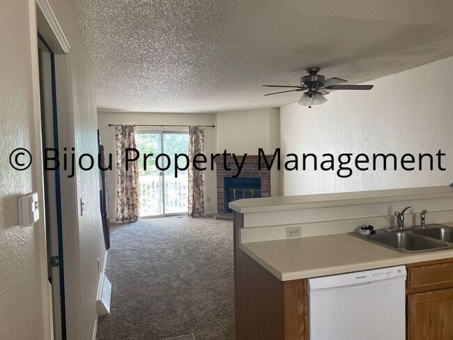 Foto del edificio - Gold Hill Townhome