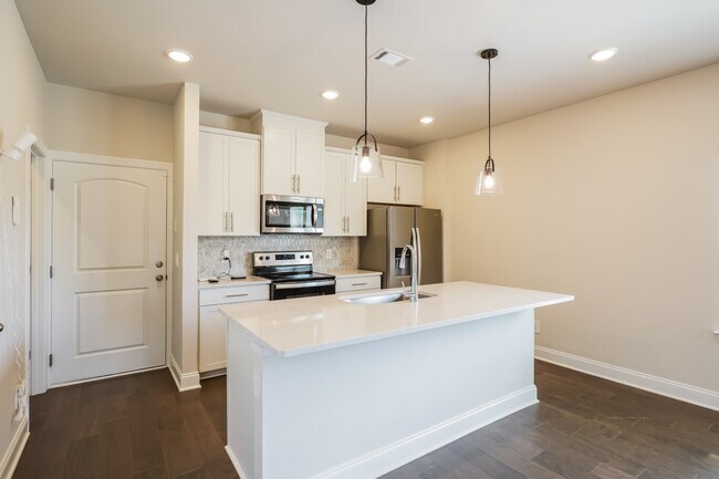 Building Photo - 231 River Rock Dr