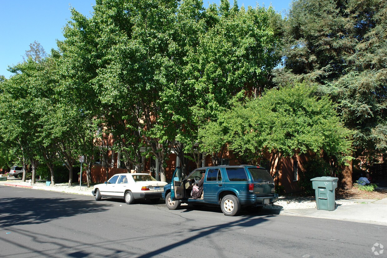 Building Photo - Concord Residential Club