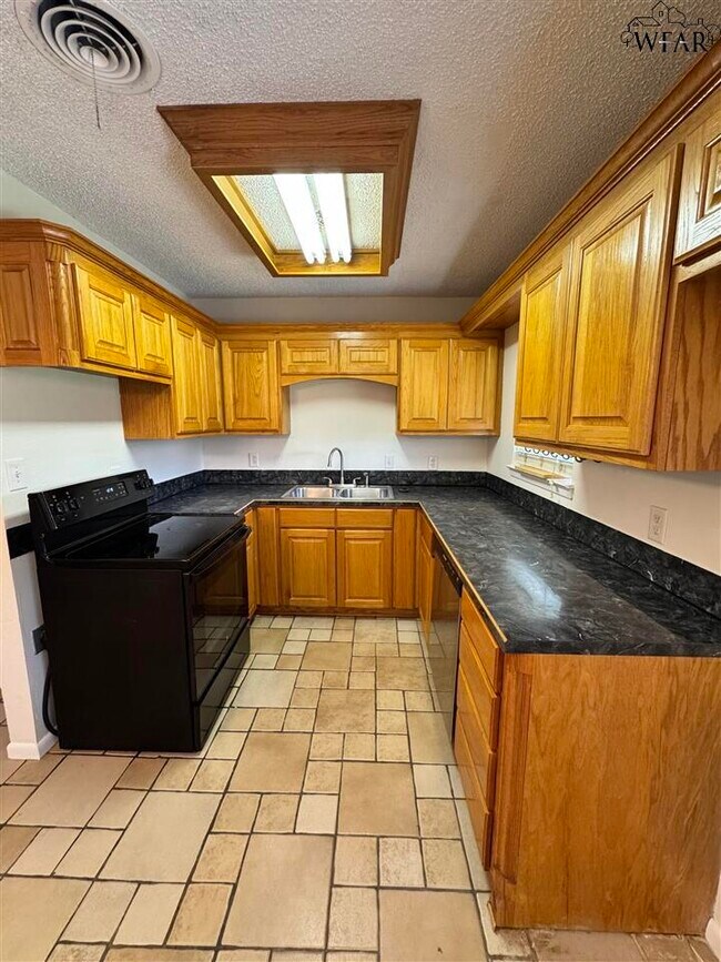 Building Photo - 1702 Cimarron Trail