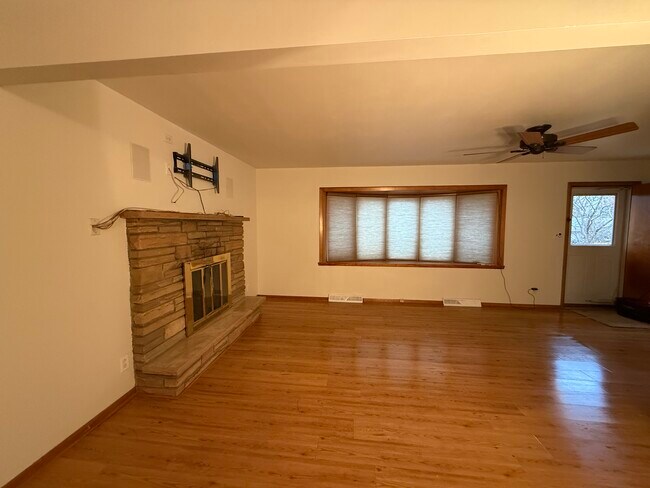 Foto del edificio - 522 Skylark Dr