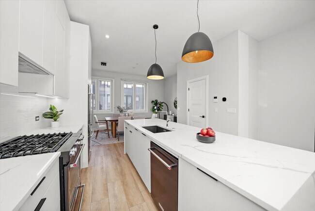 Foto del edificio - 4246 W Belmont Ave