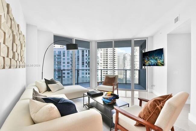 Foto del edificio - 1300 Brickell Bay Dr