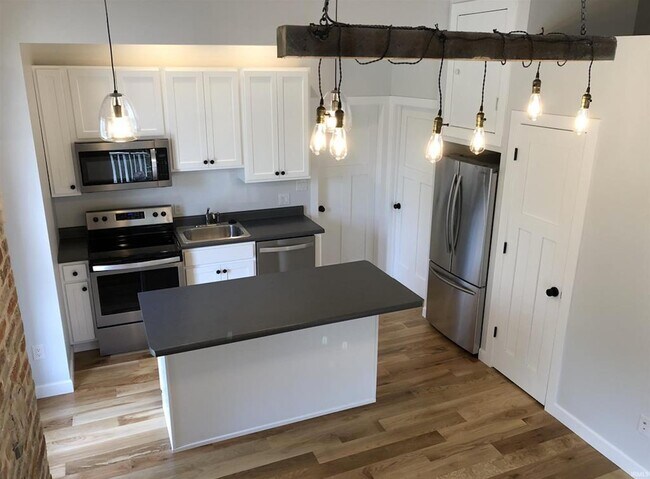 Foto del edificio - 726 W 6th St