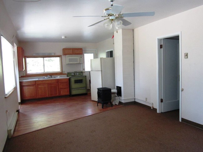 Foto del edificio - 632 W Settlement Rd