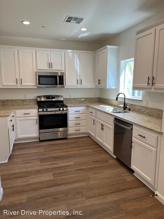 Building Photo - 4 br, 2.5 bath House - 5032 Palaside Dr