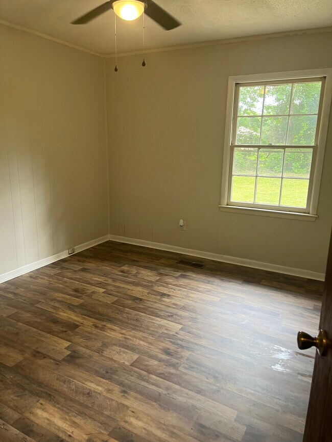 Building Photo - 313 E Grace Dr