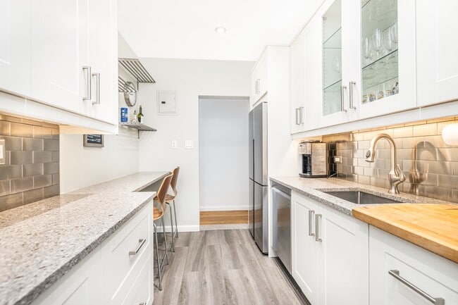 Foto del edificio - 825 W 179th St