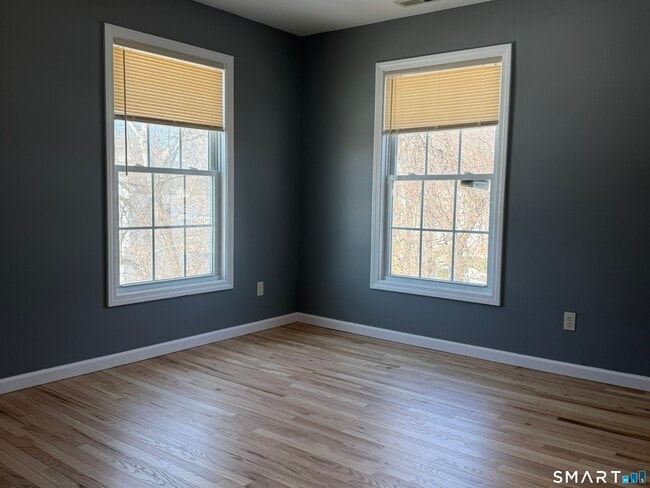 Building Photo - 765 Hart St