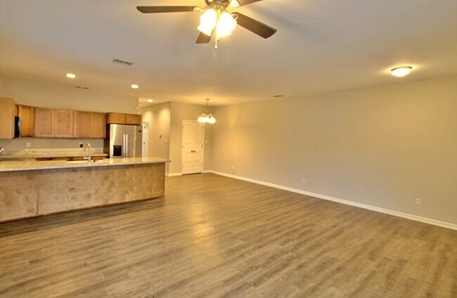 Foto del edificio - 111 Governors Blvd