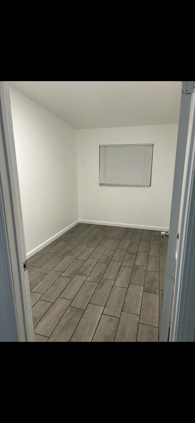 Building Photo - 10962 Sampson Ave