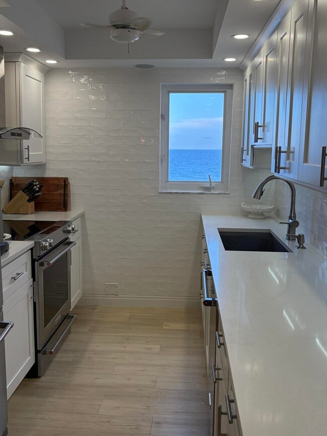 Foto del edificio - 3221 S Ocean Blvd