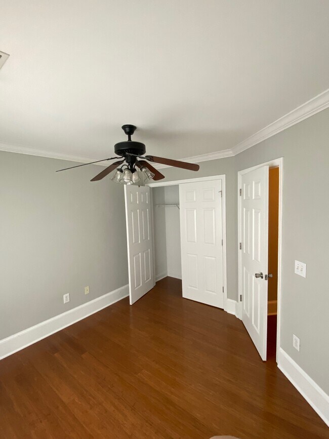 Building Photo - 420 Wood Ln