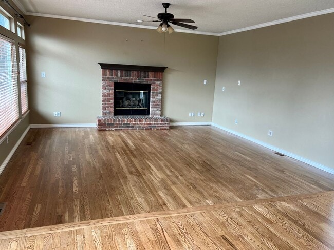 Foto del edificio - Gleneagle 4 Bed 2 Story Home with Stunning Mt. Views