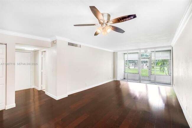 Foto del edificio - 9450 Live Oak Pl