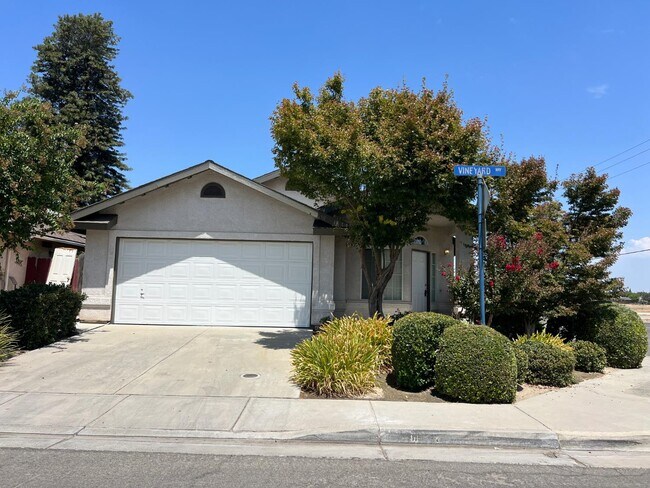 Building Photo - 995 Vineyard Way