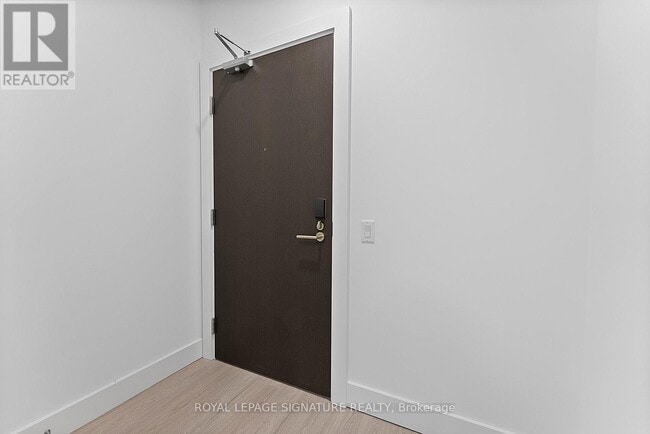 Building Photo - 625-625 Sheppard Ave E
