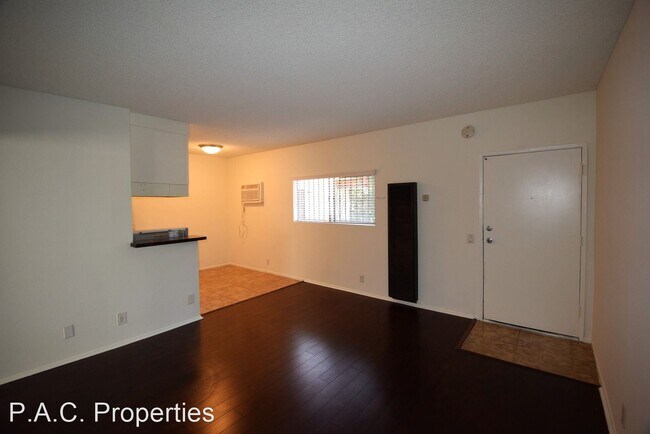 Building Photo - 1 br, 1 bath Apartment - 7101 Haskell Aven...