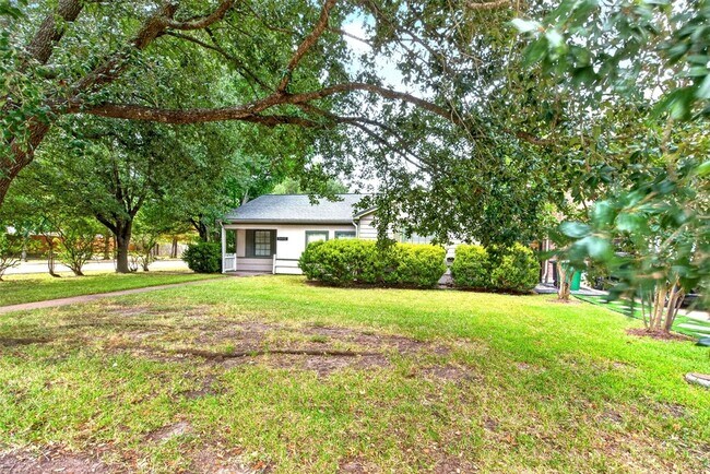 Foto del edificio - 5418 Grand Lake St
