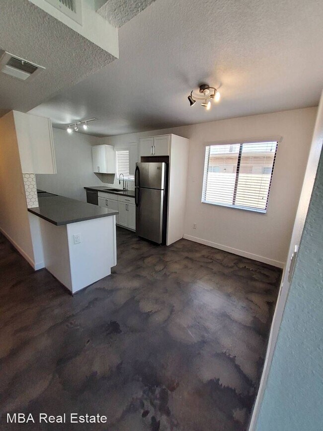 Building Photo - 2 br, 2 bath House - 3907 E Earll Dr #A