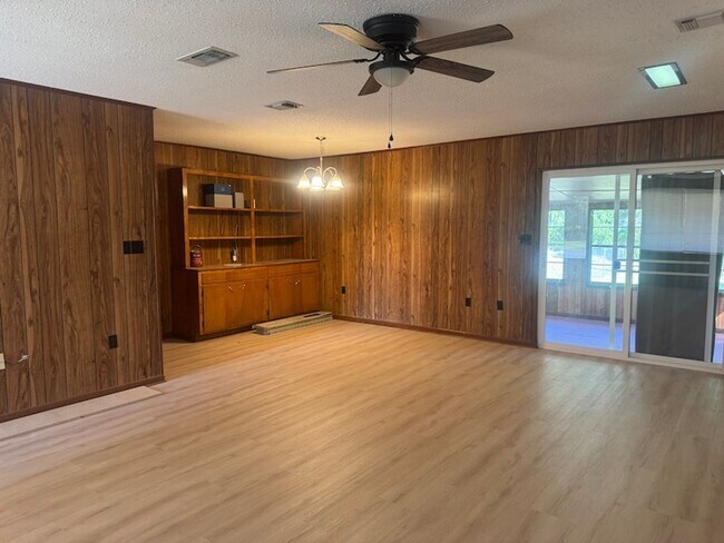 Foto del edificio - Middle of Town