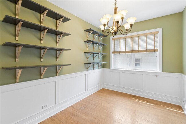 Foto del edificio - 7246 N Oakley Ave