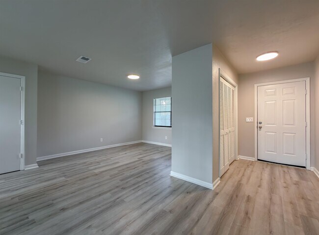 Foto del edificio - 3245 Whitney Dr W