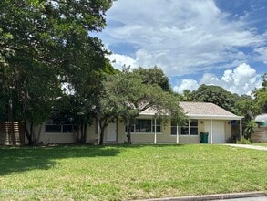 Building Photo - 672 Indian River Dr