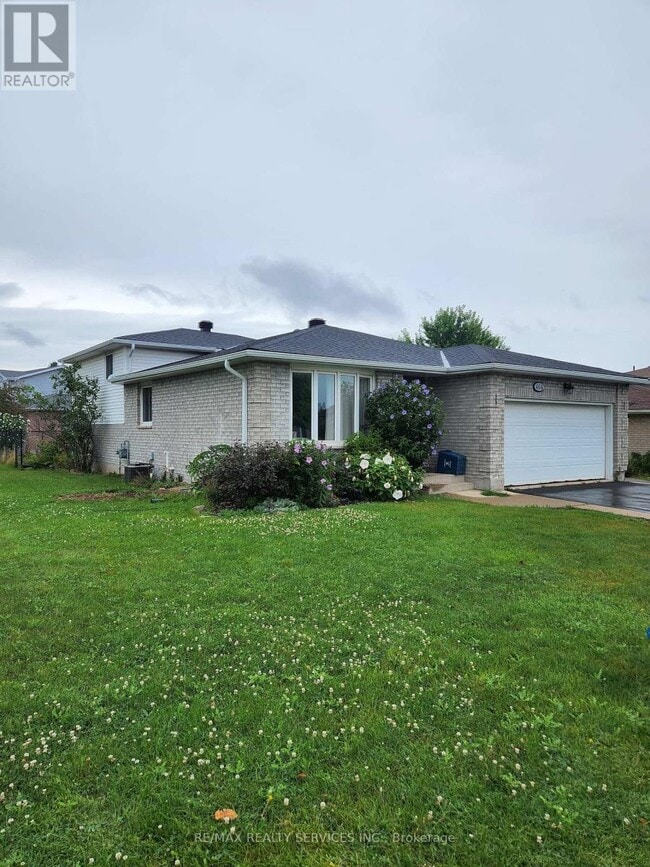 Building Photo - 464 Thorndale Dr