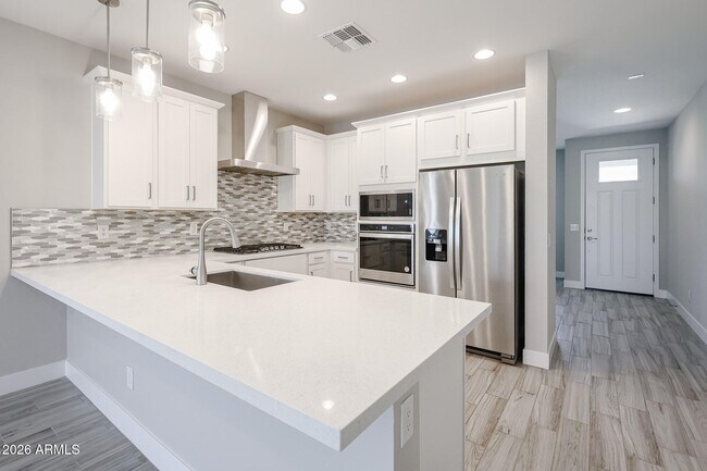 Building Photo - 17333 W Pershing St