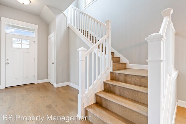 Building Photo - 3 br, 2.5 bath House - 3509 SE Birchleaf S...