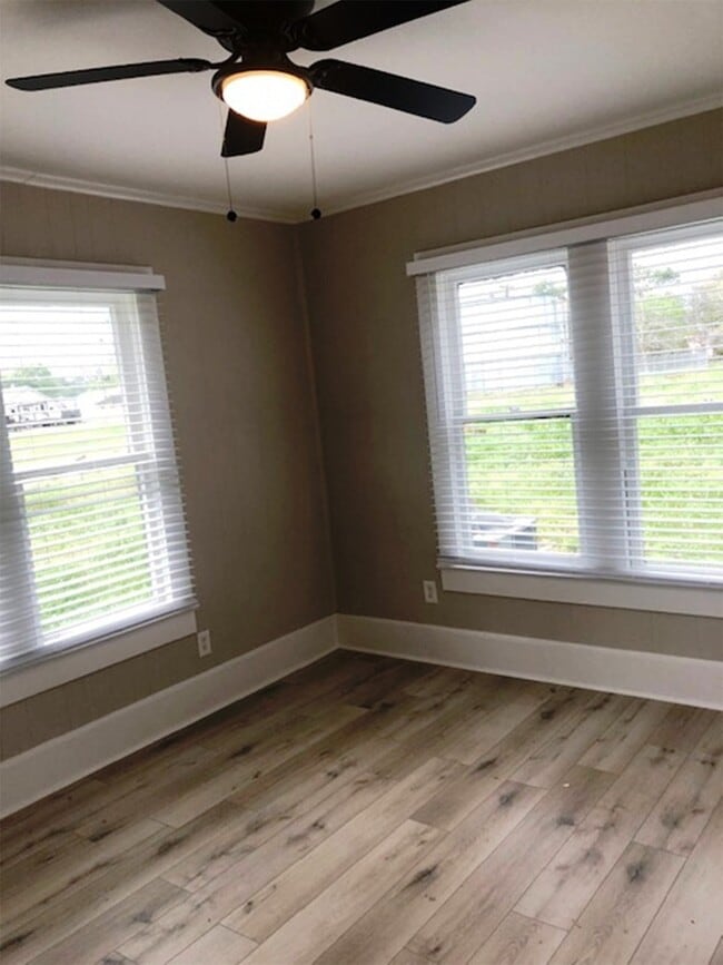 Building Photo - 3022 School St