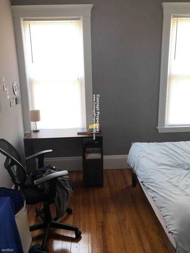 Building Photo - 4 br, 1 bath  - 368 Broadway # 2LR