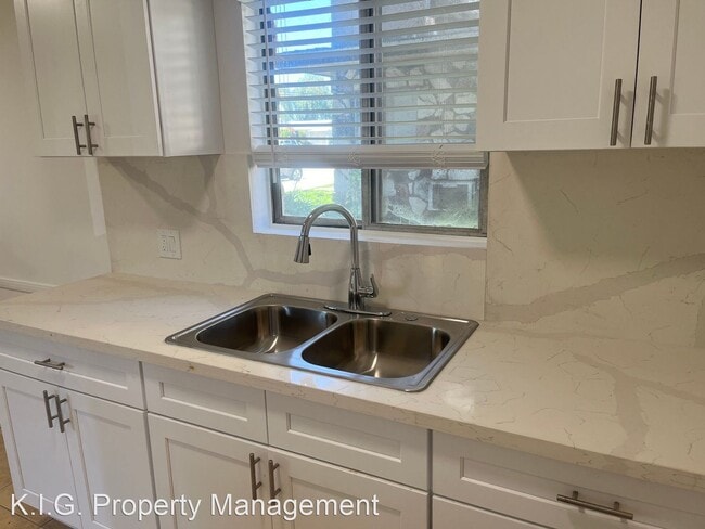 Foto del edificio - 1 br, 1 bath Apartment - 6600 Whitsett 660...