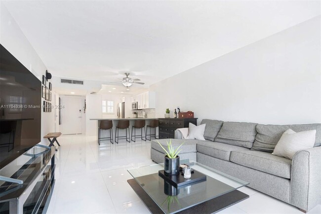 Foto del edificio - 100 Edgewater Dr