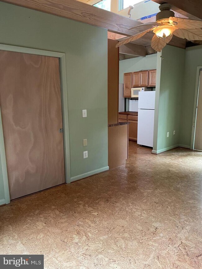 Building Photo - 5340-COTTAGE Black Oak Dr