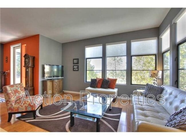 Building Photo - 800 N 8th St