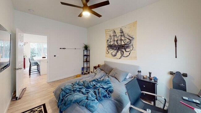 Foto del edificio - Private turfed yard!