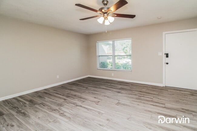 Building Photo - 2312 Savoy Dr