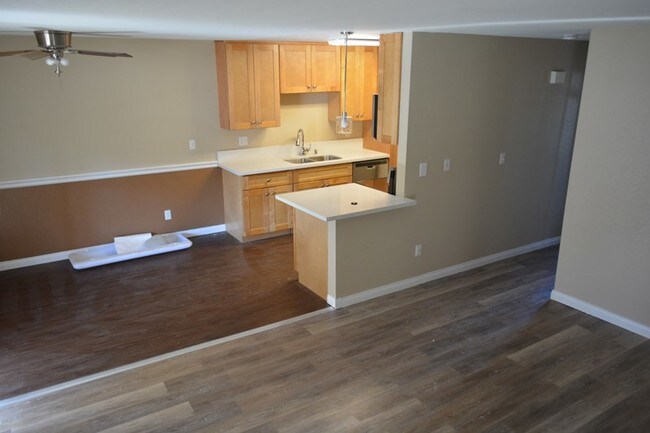 Building Photo - 8410 Los Coches Rd