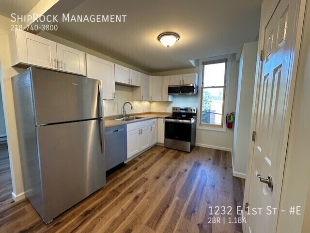Foto del edificio - 1232 E 1st St