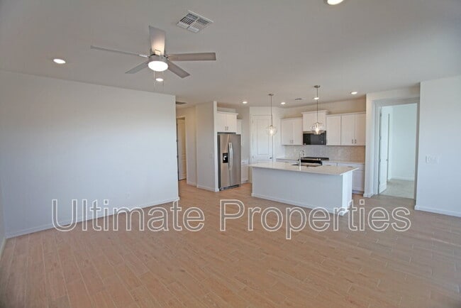 Foto del edificio - 17655 W Monroe St