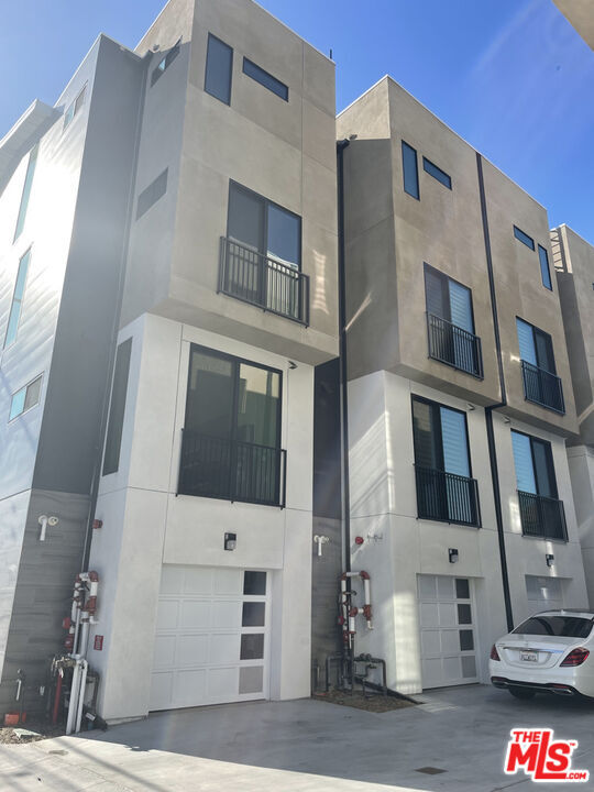 Foto del edificio - 2602 James M Wood Blvd