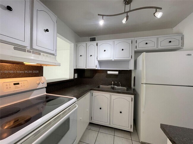 Foto del edificio - 10361 N Kendall Dr