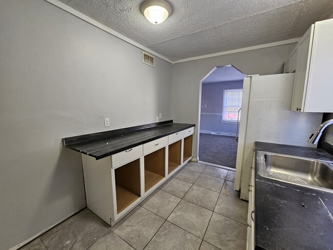 Foto del edificio - 6828 Meadow Ave