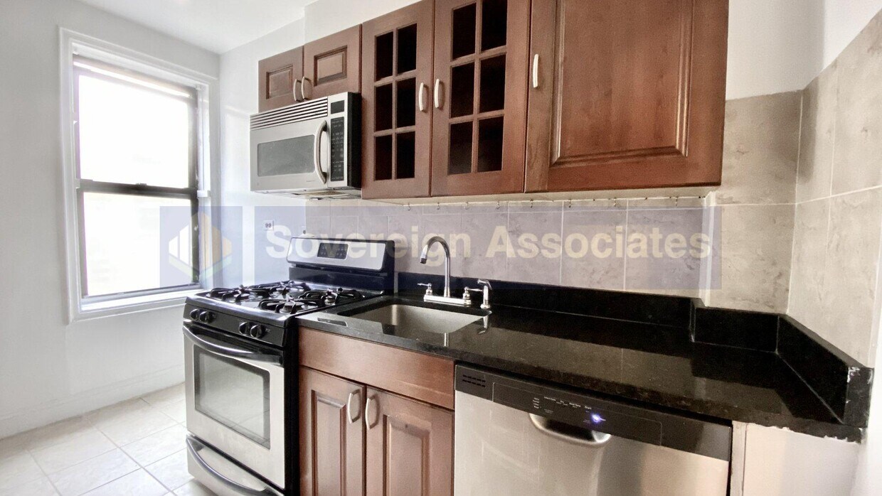 Building Photo - Top floor fully renovated one bedroom